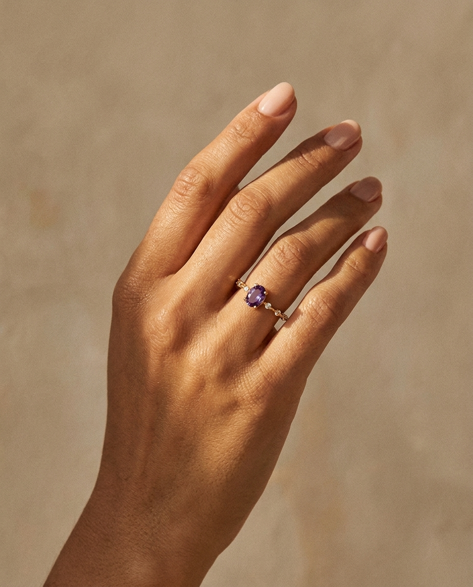 Evy Ring warm on hand