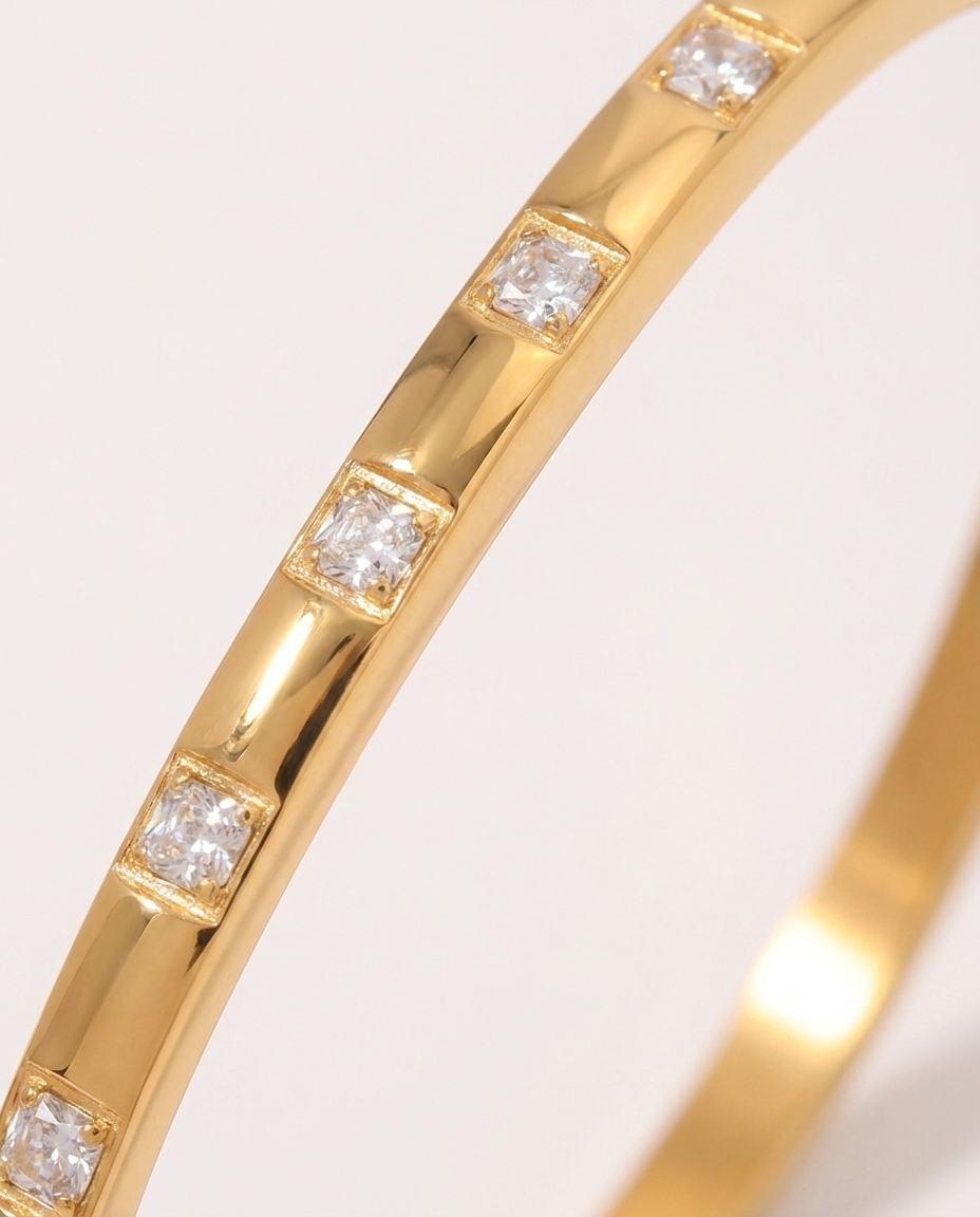 Zircon Bangle macro