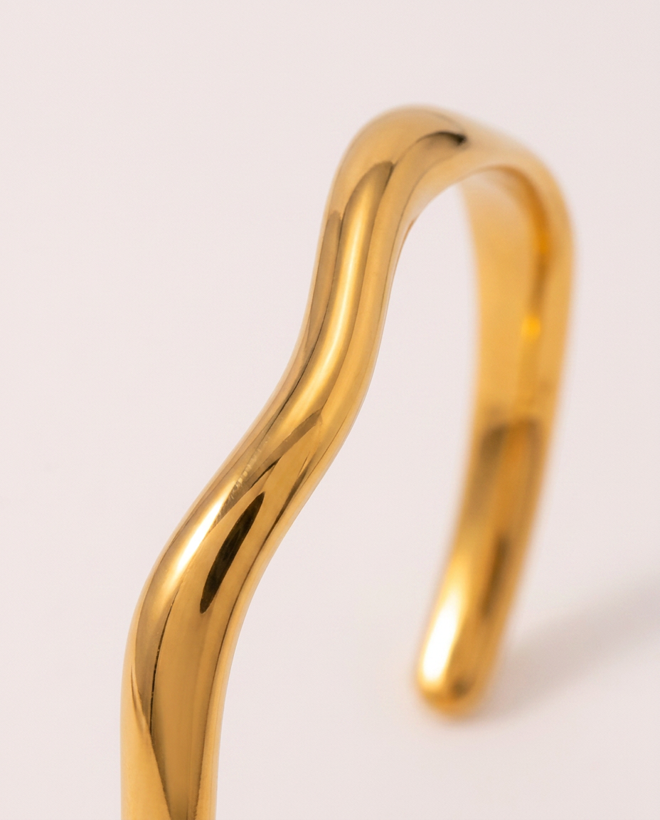 Reni Cuff macro