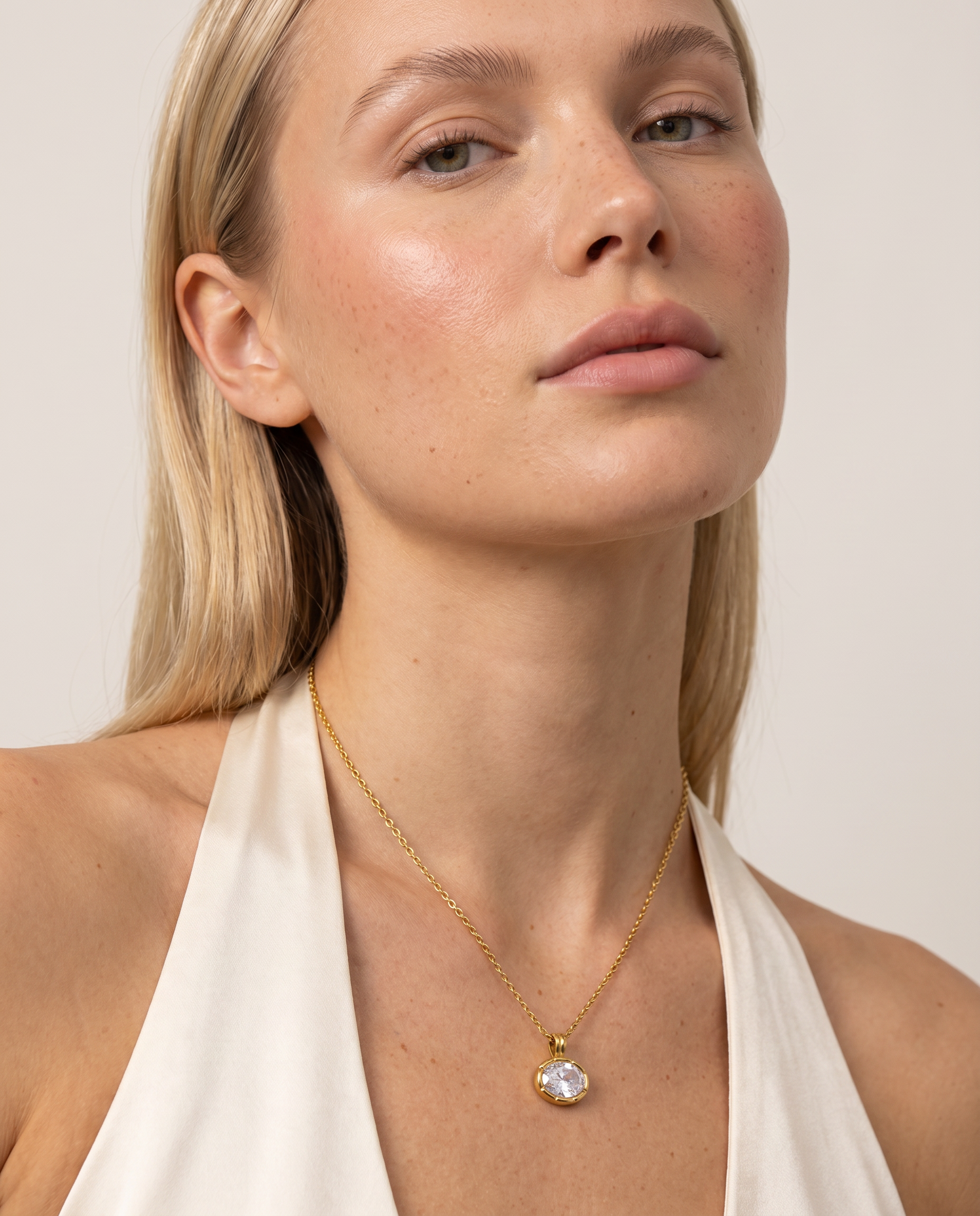 Océane Necklace on model