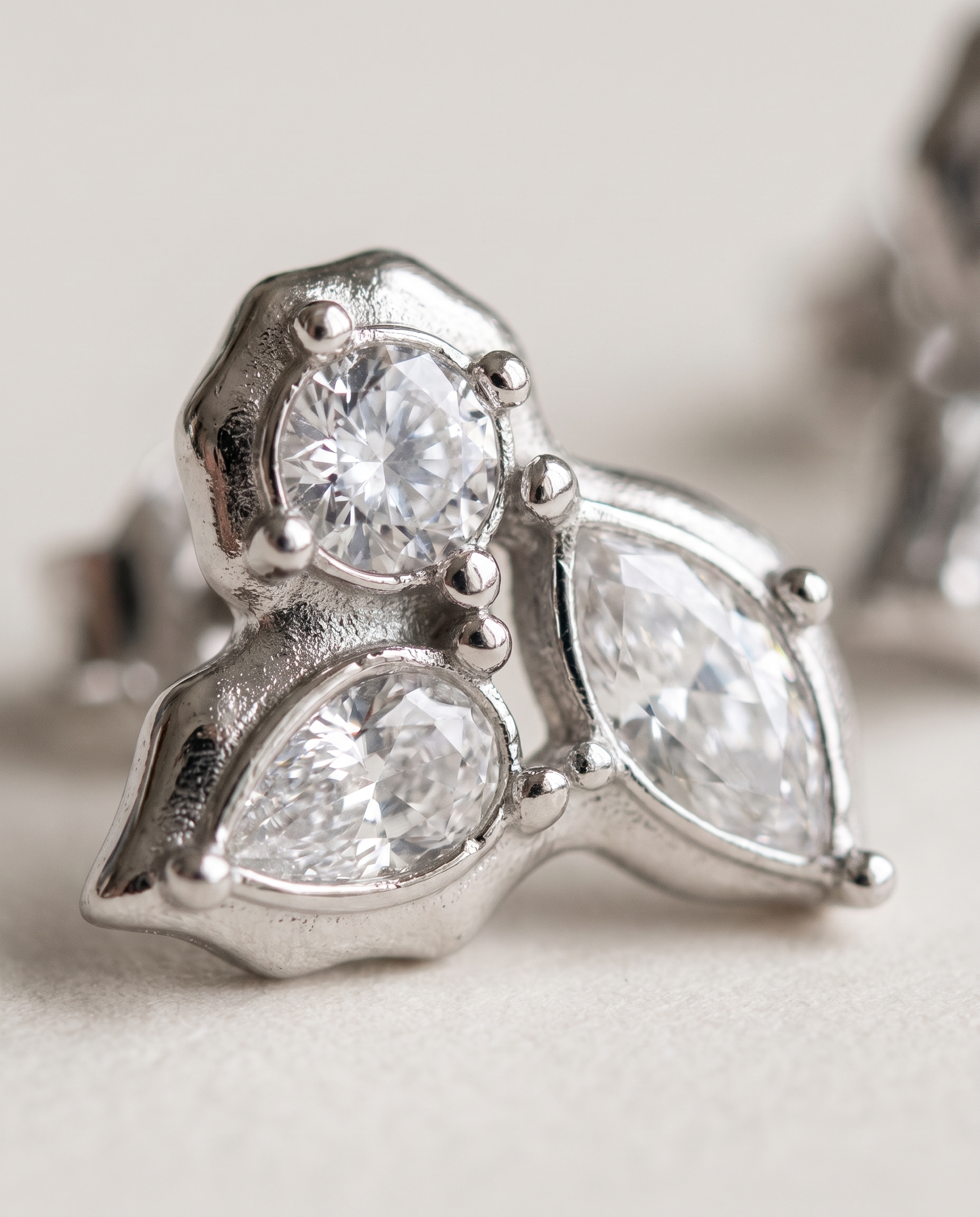 Willow Earrings silver detail