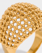 Maille gold dome ring openwork macro detail