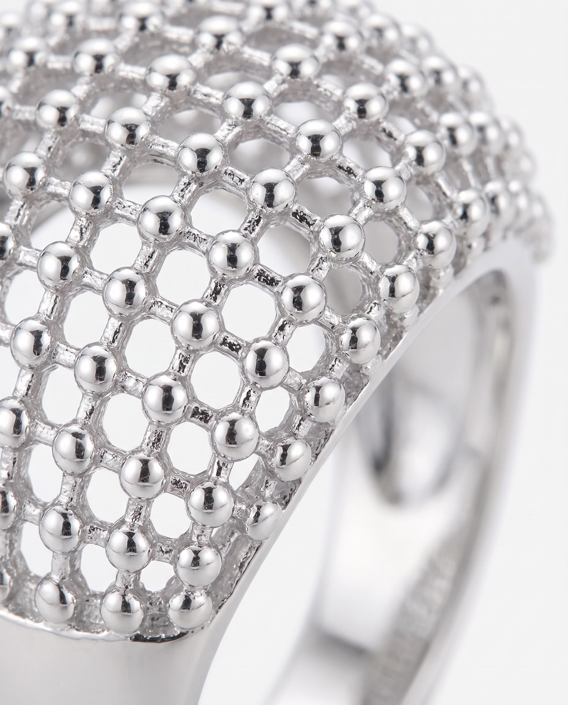 Maille silver dome ring openwork macro detail
