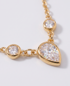 Goutte teardrop zircon necklace macro detail