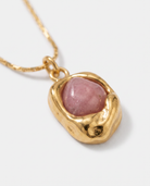 Caillou rose stone necklace macro detail