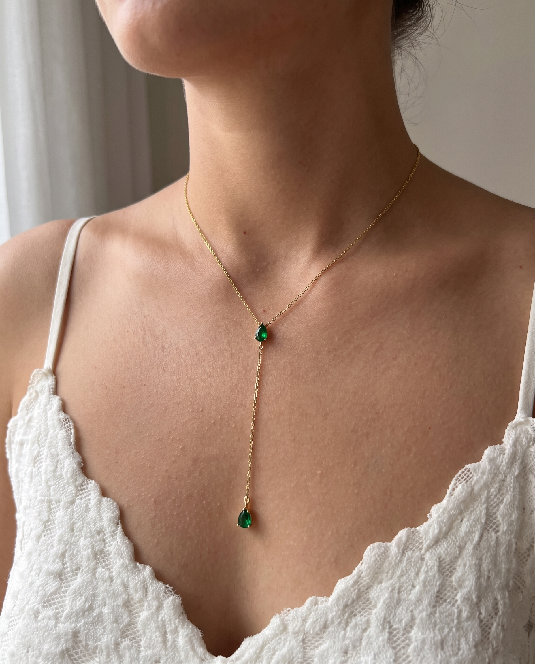 Lueur III necklace worn on model