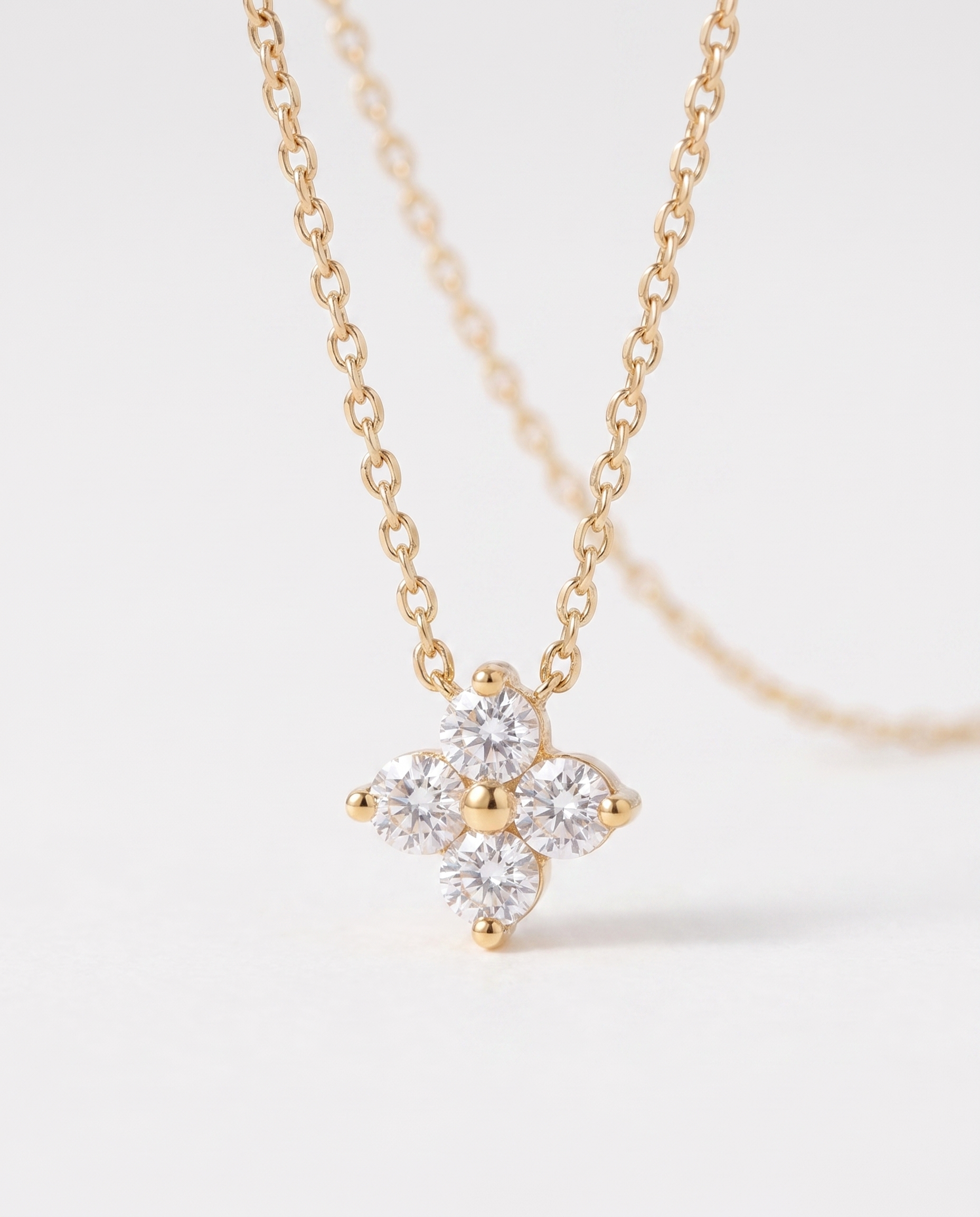 Fleur flower necklace macro detail