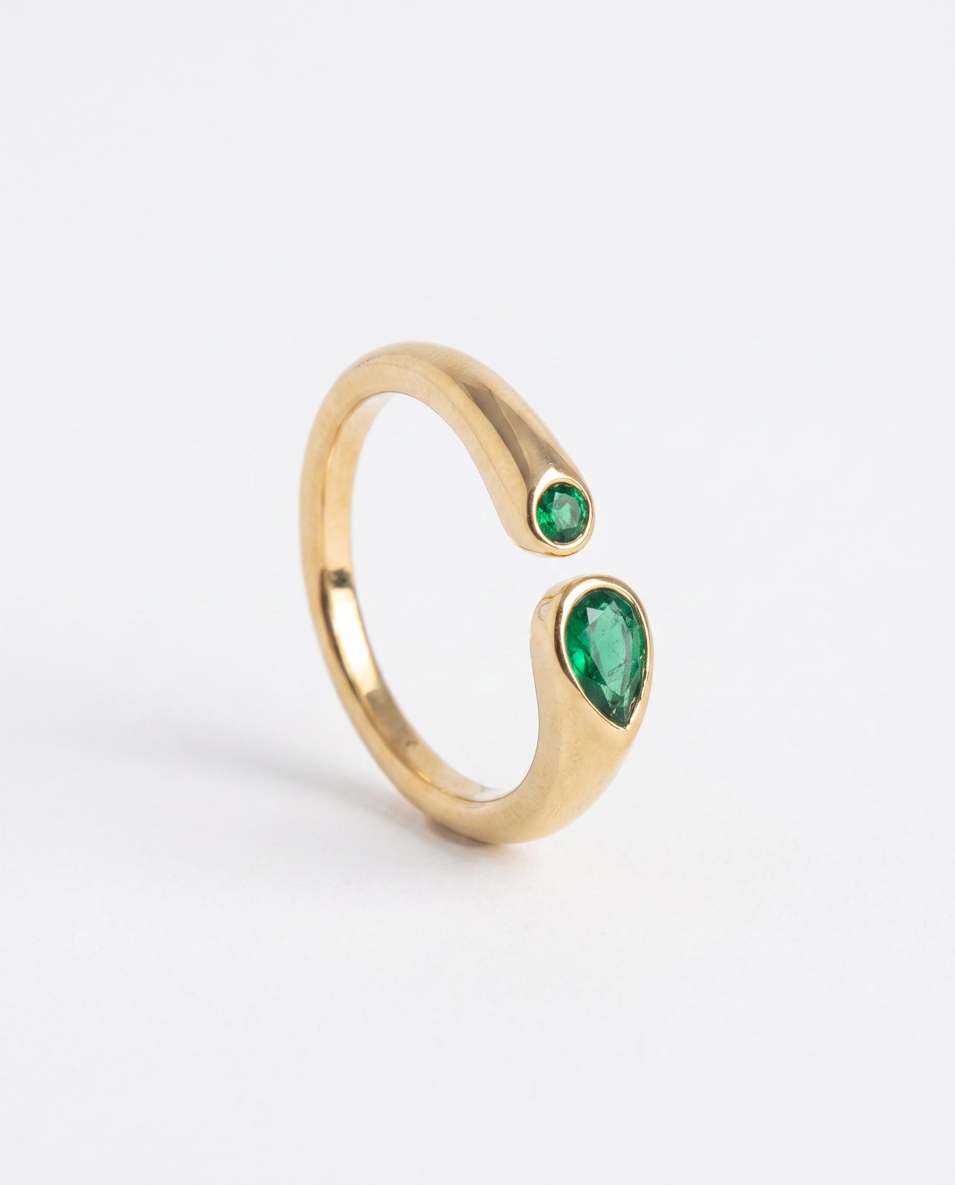 Birthstone ring May emerald green