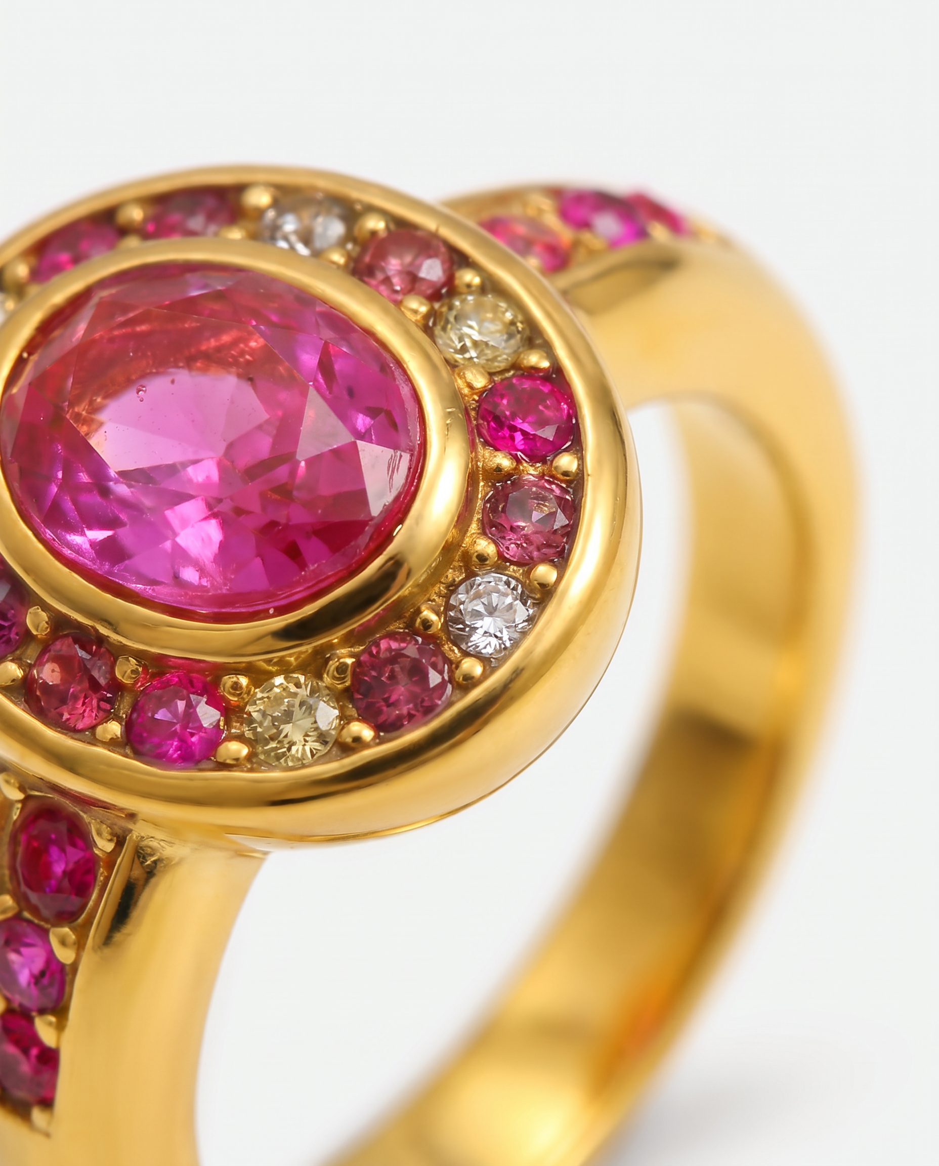 Colette gold ring macro detail
