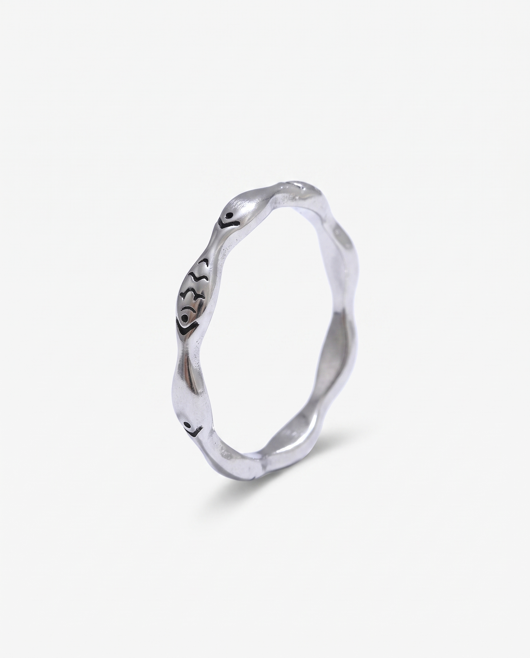 Poisson silver fish ring on off white background